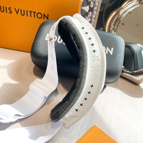 Louis Vuitton Ski Goggles with Monogram - Picture 4 of 5